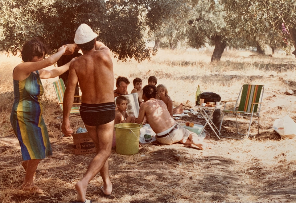 Dancing / fieldwork in Greece (Joke van der Meulen, 1980s)